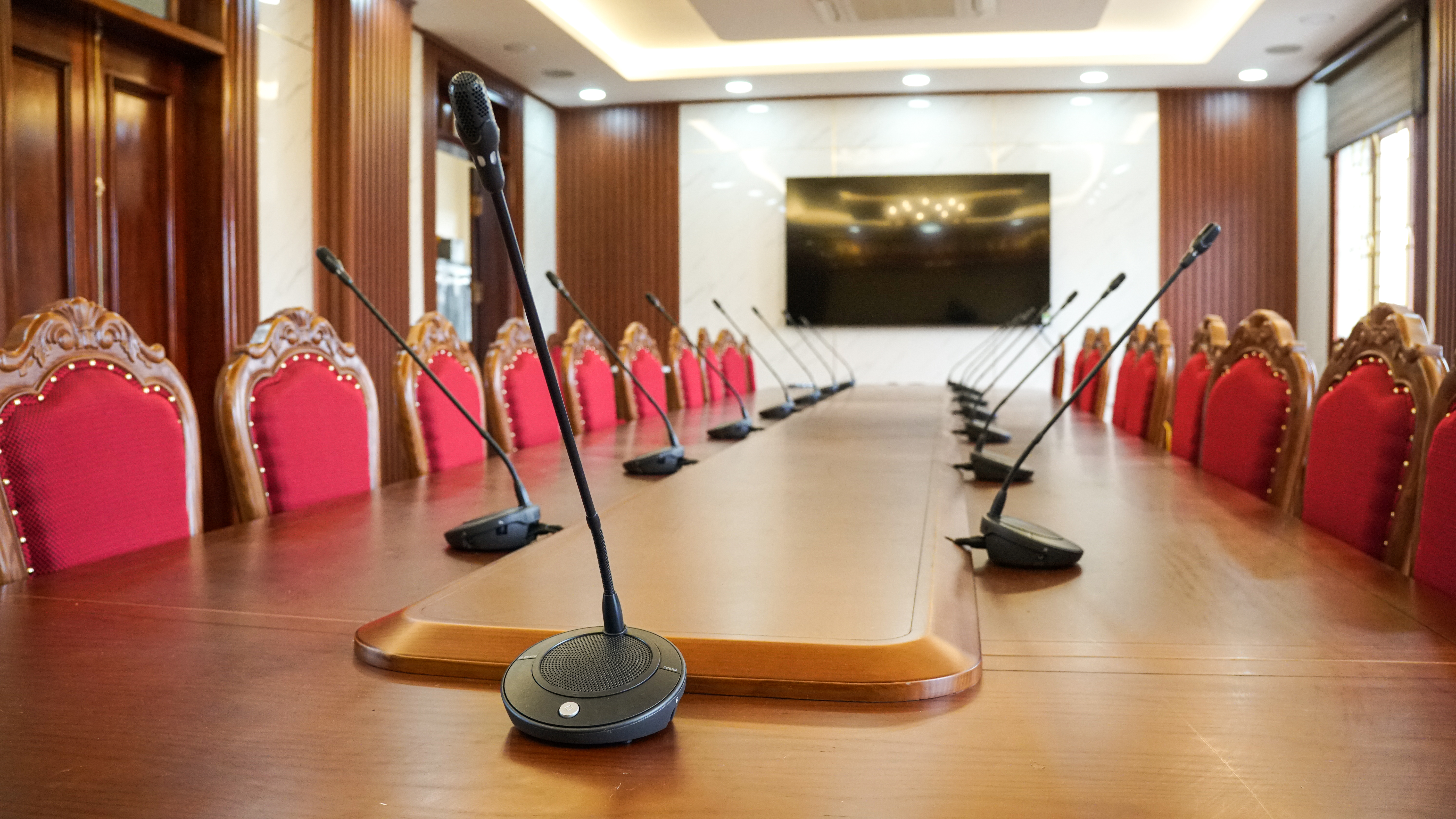 Giải Pháp Hệ Thống Micro Hội Nghị Bosch CCS 700 Cho Xã Phường