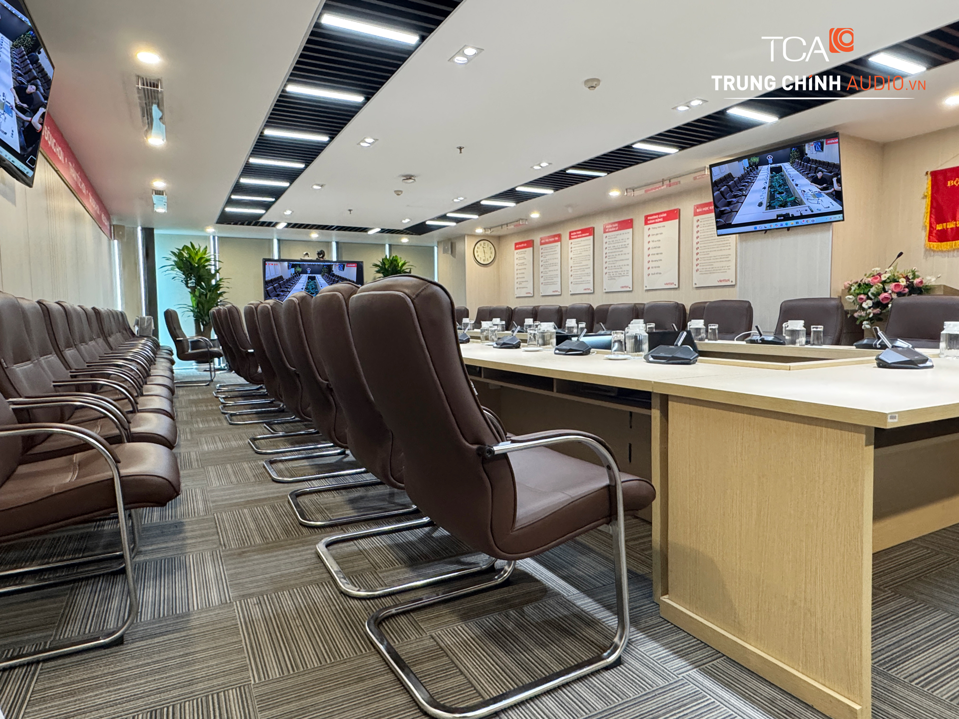 Camera Aver CAM550 4K & Bosch DICENTIS (DCNM-D)